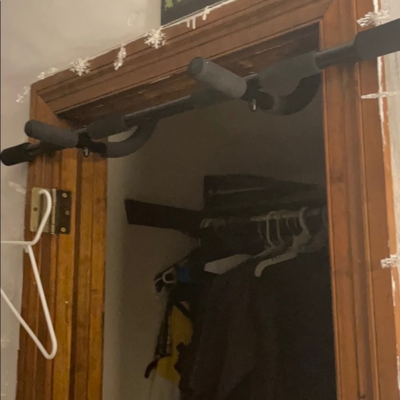 Pull up bar - Picture 1 of 2